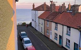 Lilly'S Cottage, Filey, Sleeps 8